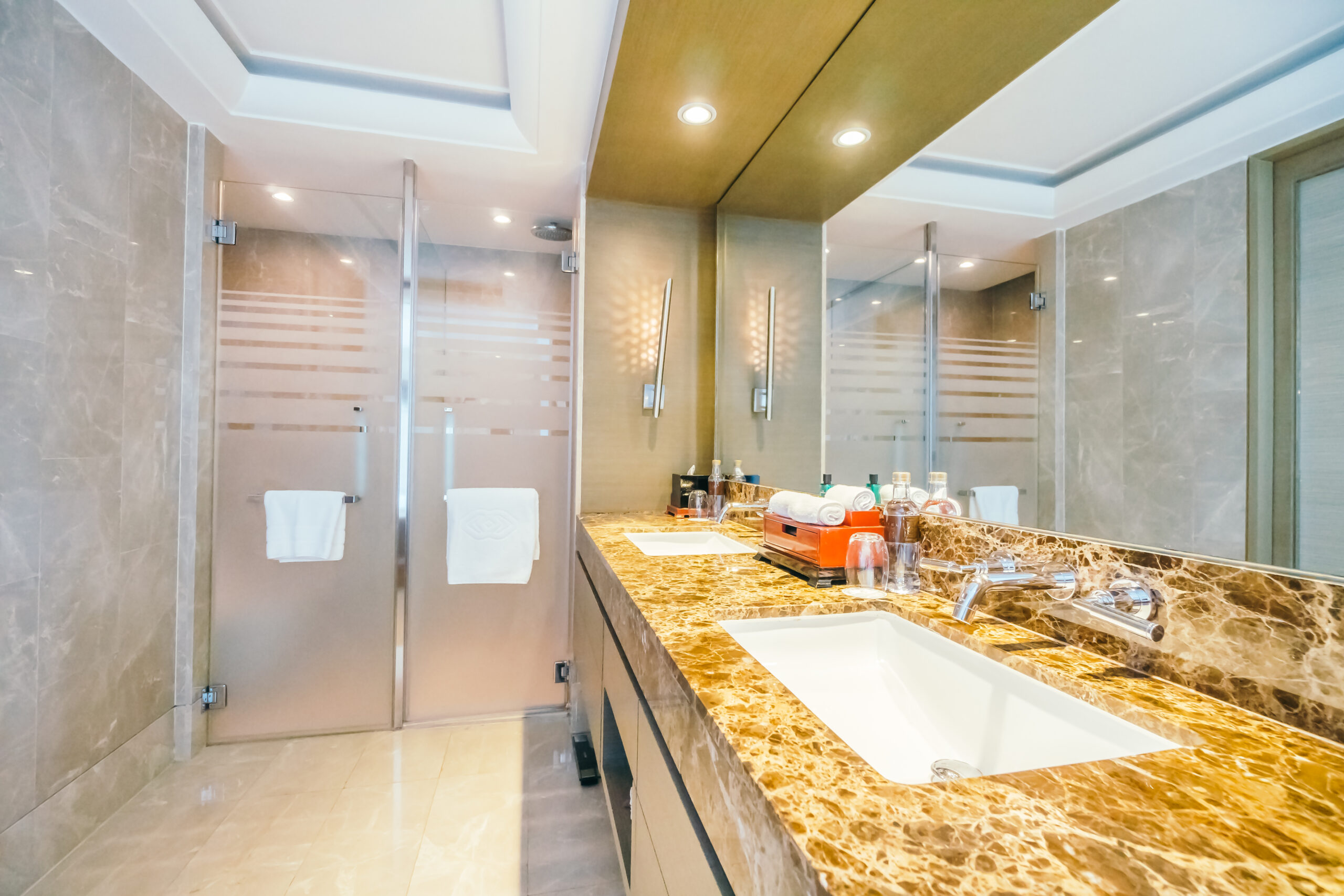 BANGKOK, THAILAND – AUGUST 12 2016: Beautiful luxury bathroom in